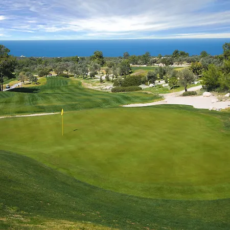 Korineum Golf & Hotel 4*